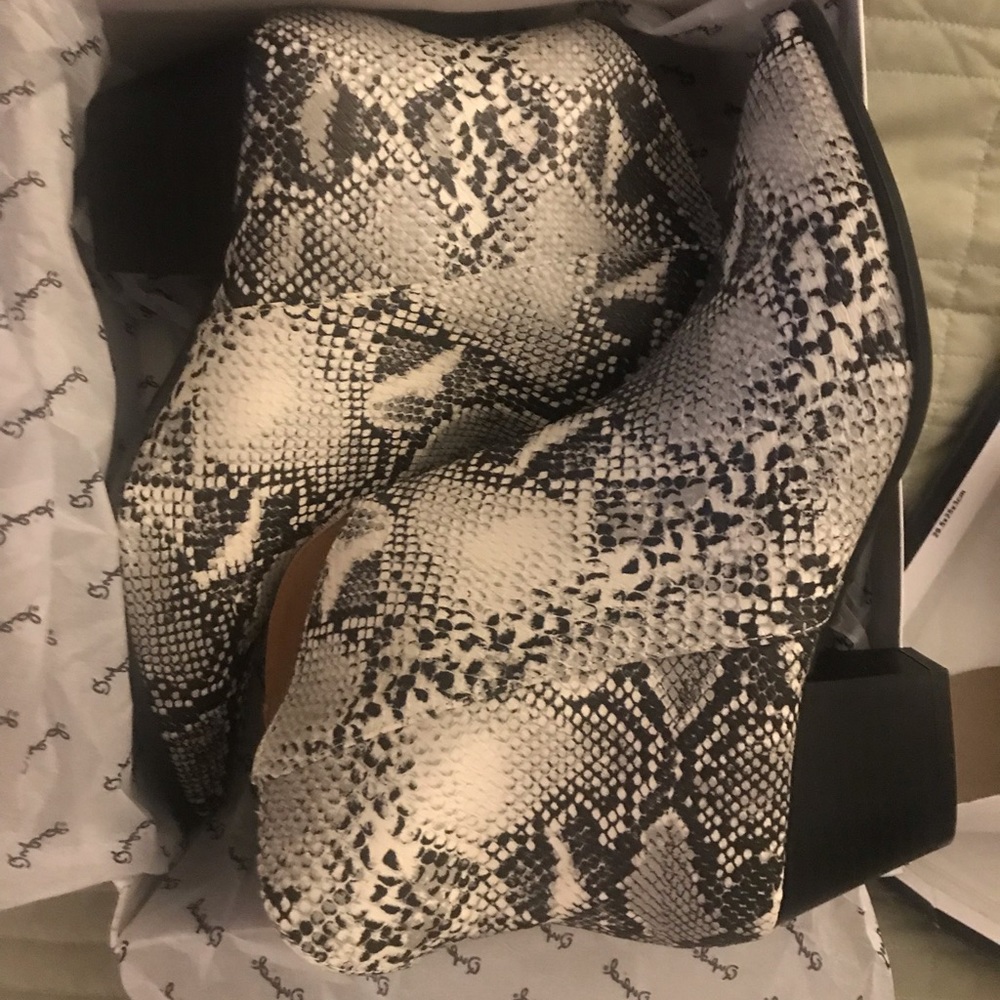 Snake skin boots - Picture 1 of 7
